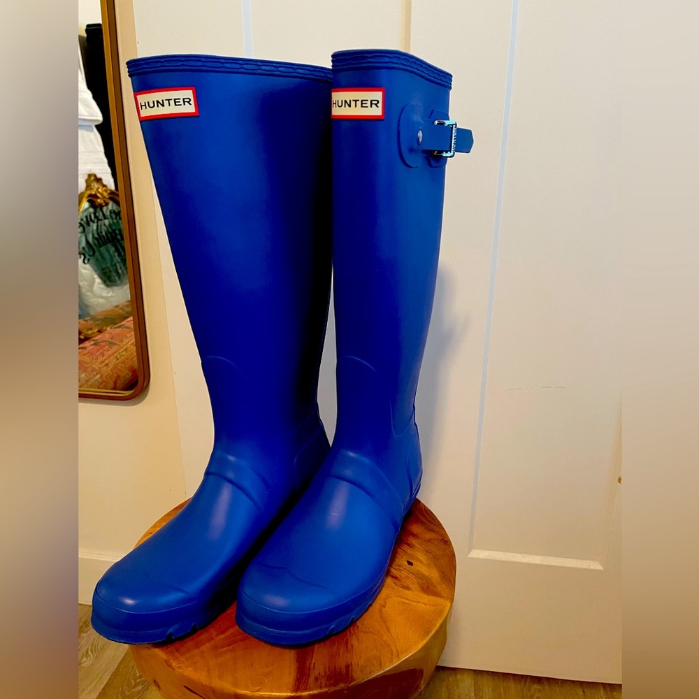 Brand New IN THE BOX  Hunter Royal Blue boots
